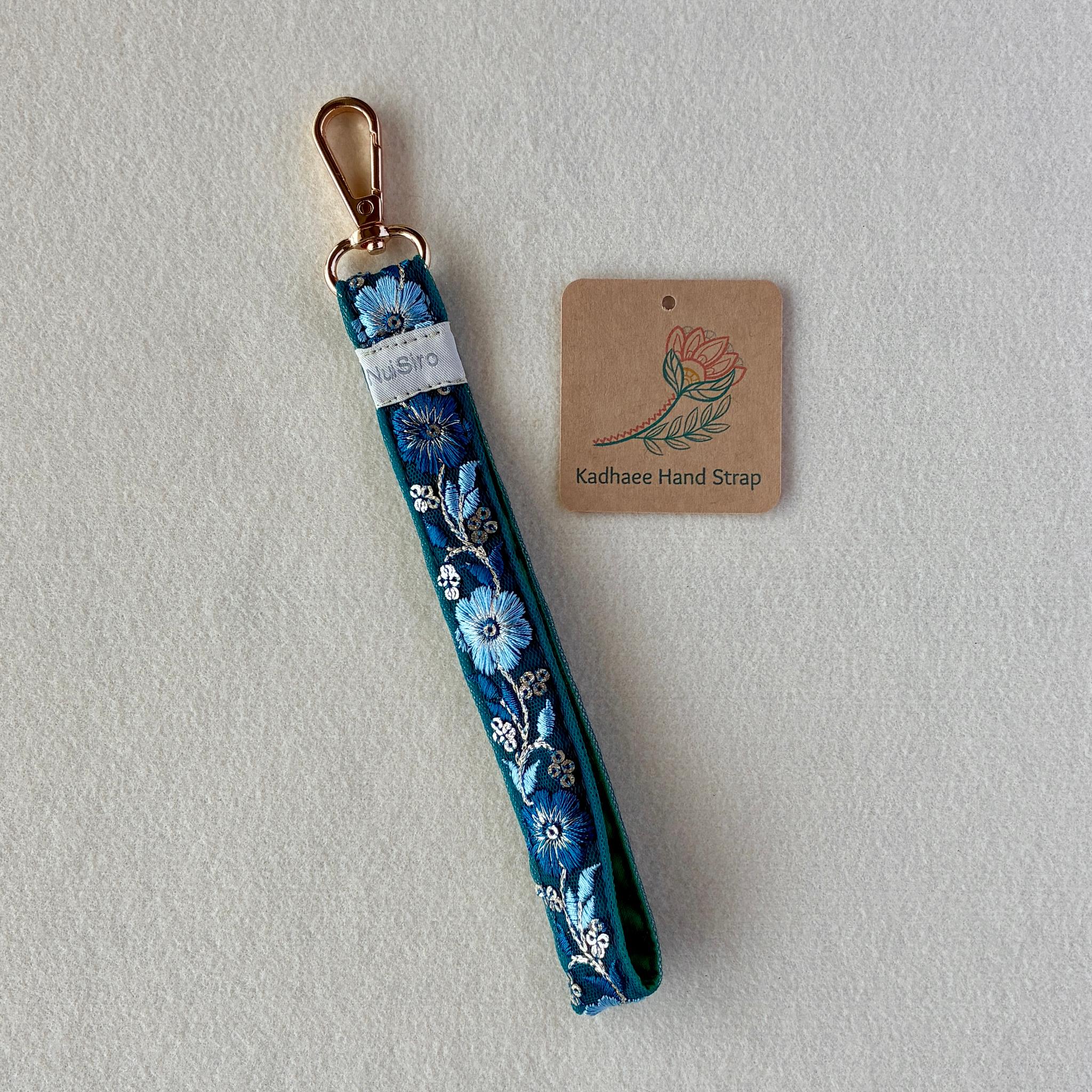 【持ちやすくて可愛いお手元】インド刺繍のスマホストラップ☆Hasrat