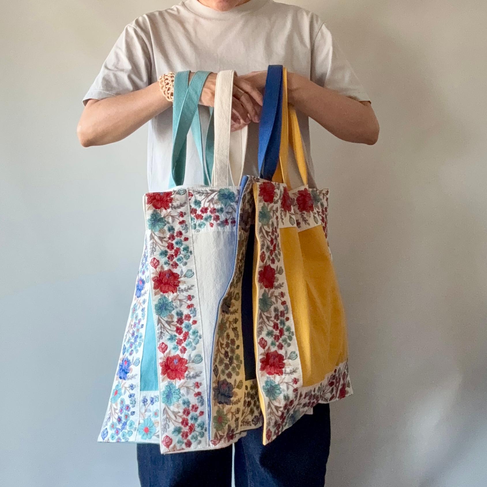 [インド／インド刺繍リボン]のんびり歩く草原のトートバッグMaidan