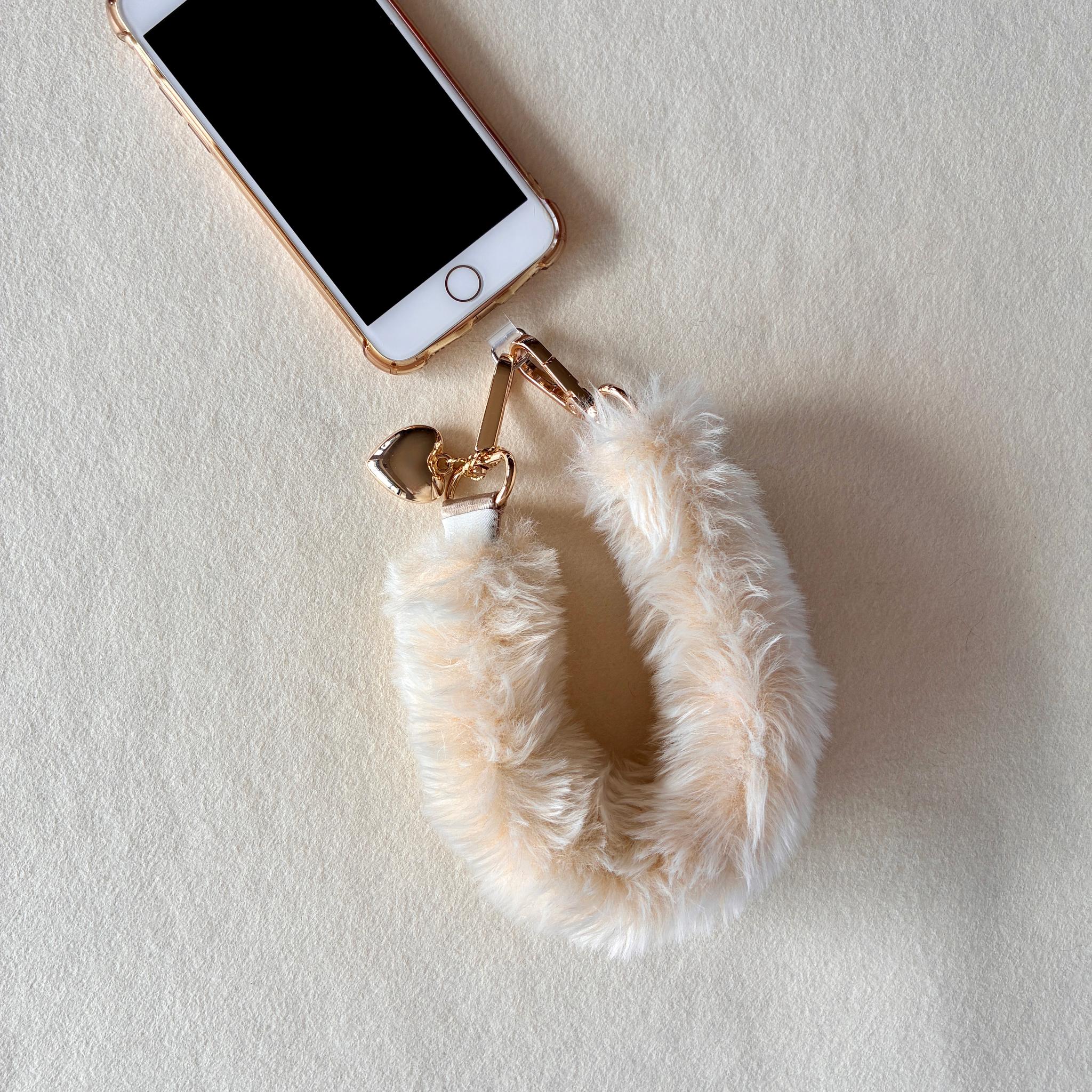 ふわふわファー☆ミルクティー【持ちやすくて可愛いお手元】ハンドストラップ・バッグチャーム1枚目の画像